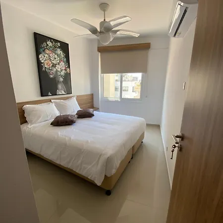 Bay Apartment *