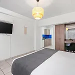 Bay Apartment *