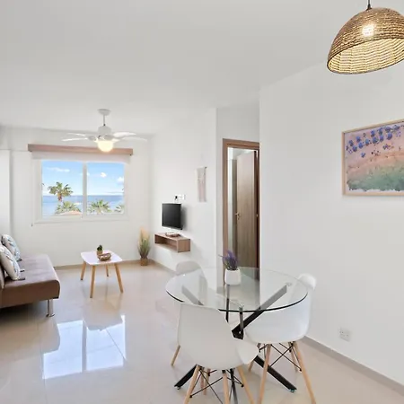 Bay Apartment *